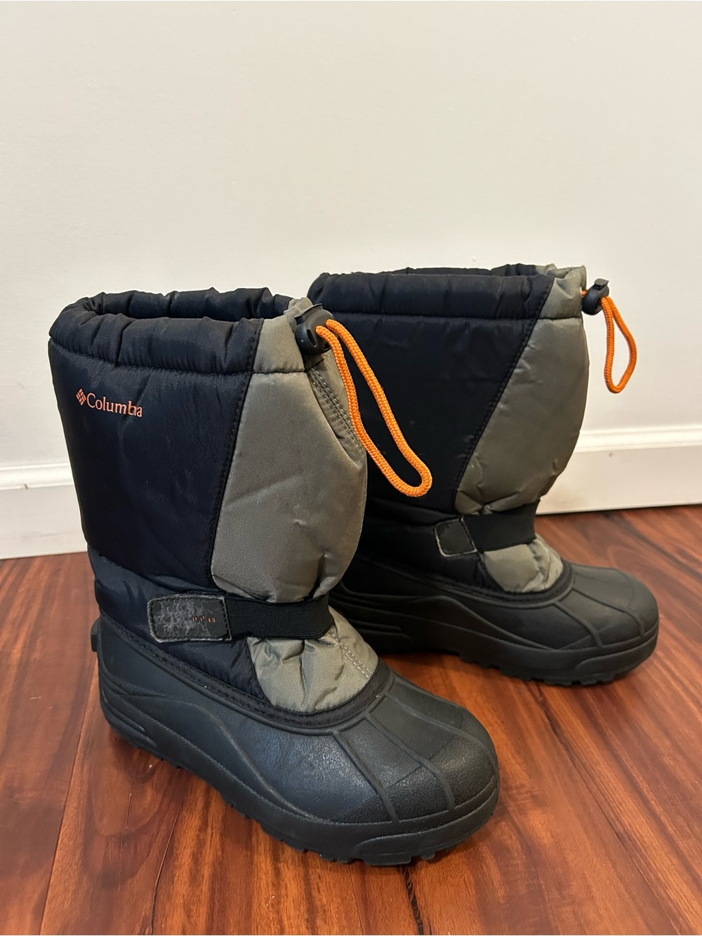 Columbia Kids Black and Olive Winter Snow Boots size 4